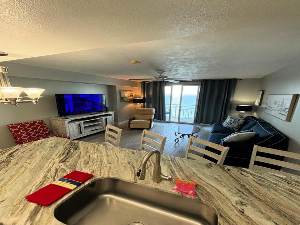 Wyndham Ocean Walk Resort 1607 - Vacation in Comfort and luxury - 1 BR Direct Oceanfront